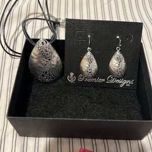Premier Designs Necklace and earring set NWTs